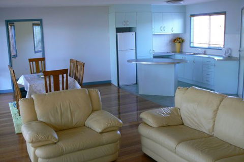 Sandy Point Beach Escape - Broome Tourism 3