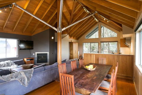 Snow Fall Lodge At Falls Creek - Broome Tourism 1