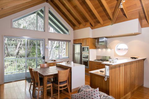 Snow Fall Lodge At Falls Creek - Broome Tourism 2