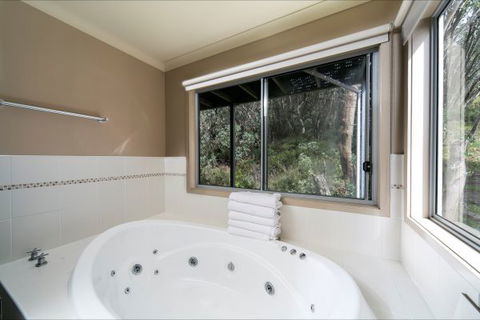 Snow Fall Lodge At Falls Creek - Broome Tourism 4
