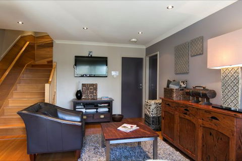 Snow Fall Lodge At Falls Creek - Broome Tourism 6