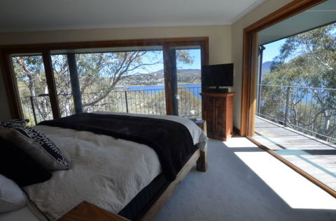 The Point Jindabyne - Broome Tourism 1