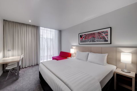 Travelodge Hotel Melbourne Docklands - Broome Tourism 1