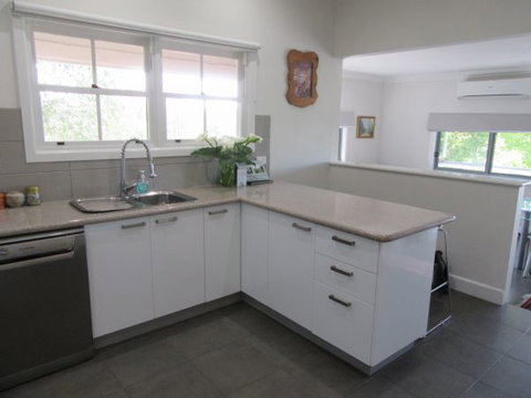 Valley View Cottage - Broome Tourism 1