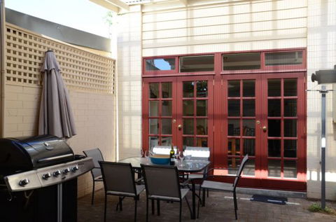 Villa On Louisa - Broome Tourism 3