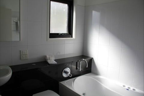 Angala Apartment - Broome Tourism 6