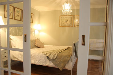 Azalea Cedar-Rose Villa - Broome Tourism 3