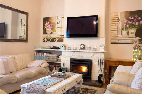 Azalea Cedar-Rose Villa - Broome Tourism 4