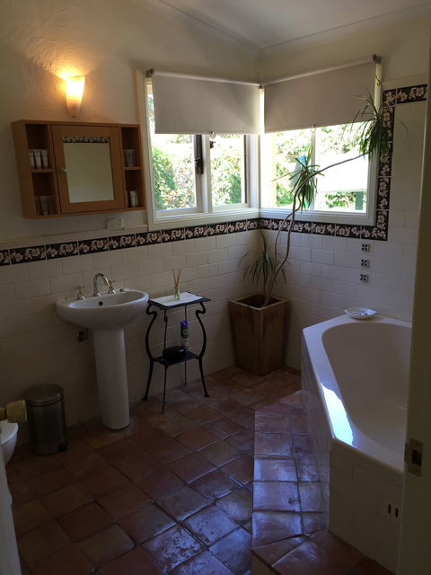 Dennis Cottage - Broome Tourism 5