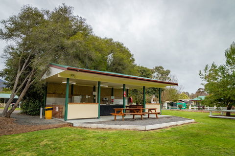 Eildon Riverside Holiday Park - Broome Tourism 5