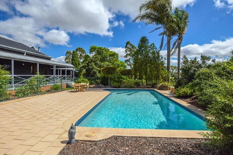 Forest Lodge Highfields - Broome Tourism 5