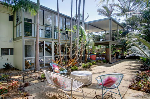 Jimmy's Beach House: Belongil Beach - Broome Tourism 0