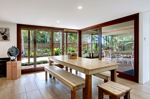 Jimmy's Beach House: Belongil Beach - Broome Tourism 4