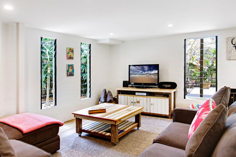 Jimmy's Beach House: Belongil Beach - Broome Tourism 5