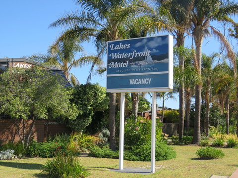 Lakes Waterfront Motel - Broome Tourism 1