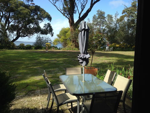 Swan Cove On Raymond Island - Broome Tourism 1