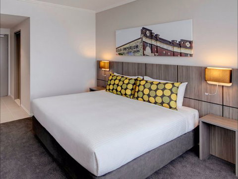 Travelodge Hotel Bankstown Sydney - Broome Tourism 1