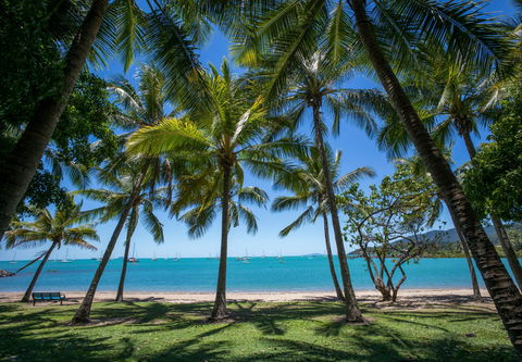 Airlie Beach YHA - Broome Tourism 1