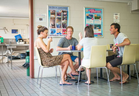 Airlie Beach YHA - Broome Tourism 5