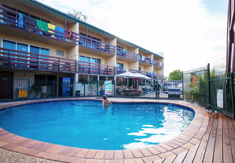 Airlie Beach YHA - Broome Tourism 7