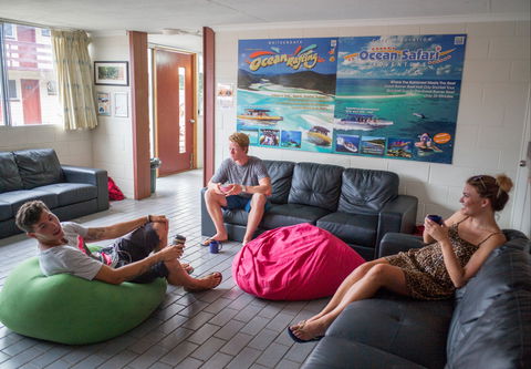 Airlie Beach YHA - Broome Tourism 8