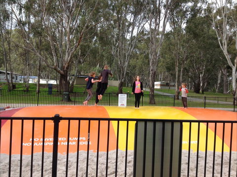 Deniliquin Riverside Caravan Park - Broome Tourism 0