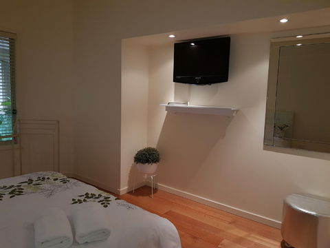 Ellie's Hide-Away At Malua Bay - Broome Tourism 6
