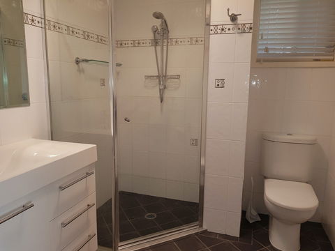 Ellie's Hide-Away At Malua Bay - Broome Tourism 8