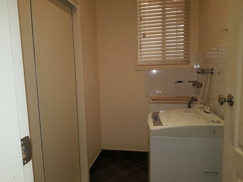 Ellie's Hide-Away At Malua Bay - Broome Tourism 9