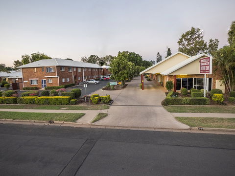 Emerald Maraboon Motor Inn - Broome Tourism 1