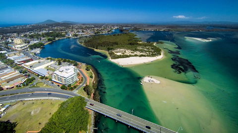 Forster Houseboat Hire - Broome Tourism 1