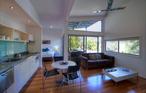Mobys Beachside Retreat - Broome Tourism 1