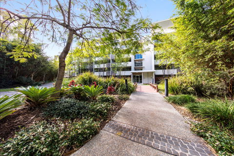 Oaks Brisbane Mews Suites - Broome Tourism 0