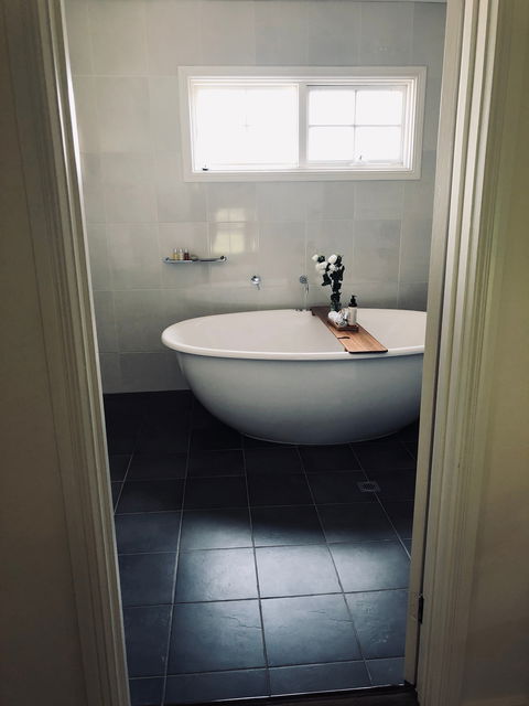 Tomfoolery Winemaker's Cottage - Broome Tourism 1