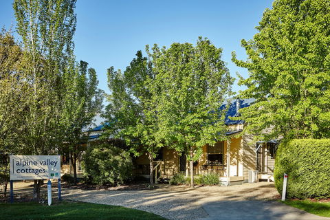 Alpine Valley Cottages - Broome Tourism 1