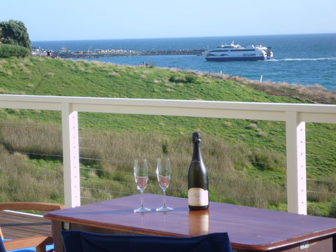 Ashendens At Penneshaw - Broome Tourism 0