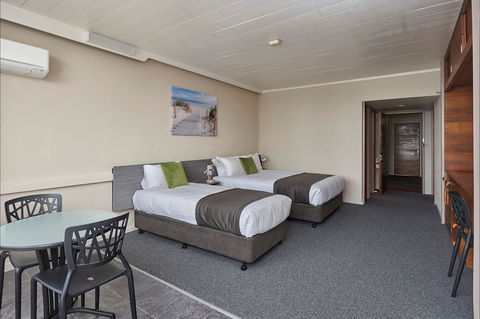 Bayside Inn St Helens - Broome Tourism 2
