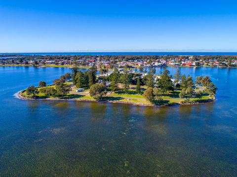 Belmont Lakeside Holiday Park - Broome Tourism 0