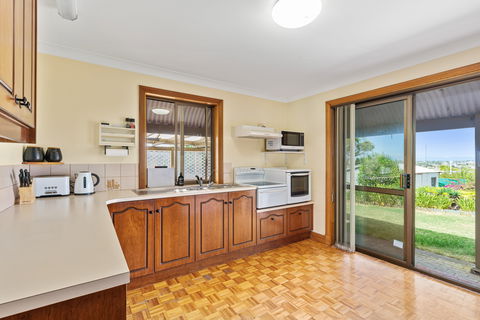 Century21 SouthCoast: Reef & Vines Port Noarlunga - Broome Tourism 2