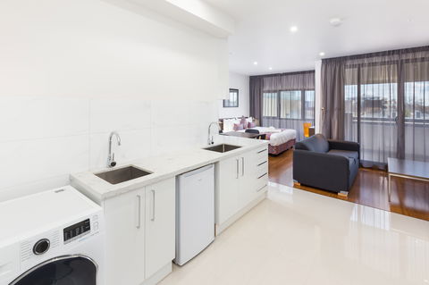 City Edge Dandenong Apartment Hotel - Broome Tourism 2