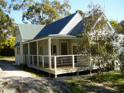 Hooked Inn Cottages - Broome Tourism 0