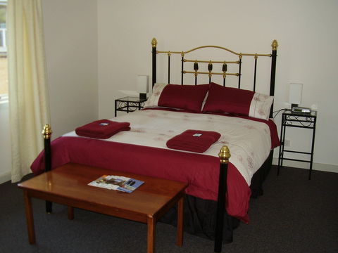 Hooked Inn Cottages - Broome Tourism 2