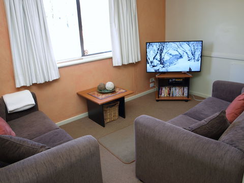 Jindabyne Townhouse - Broome Tourism 1