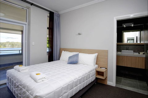 Lakes And Ocean Hotel - Broome Tourism 1
