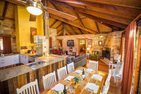 Monkey Place Country House - Broome Tourism 2