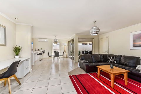 Mount Gambier Apartments - City Fringe Apartment A - Broome Tourism 1