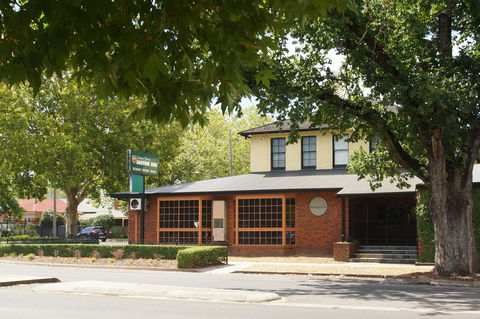 Seaton Arms Motor Inn - Broome Tourism 0