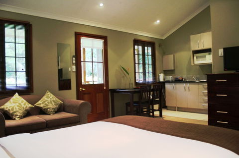 Sunshine Valley Cottages - Broome Tourism 1