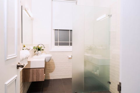 The Mount Gambier Hotel - Broome Tourism 2