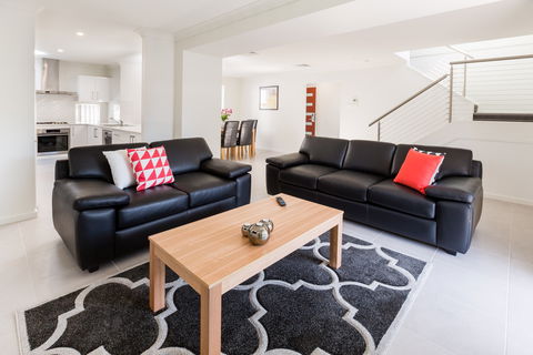 Wallsend Executive Apartments - Broome Tourism 1